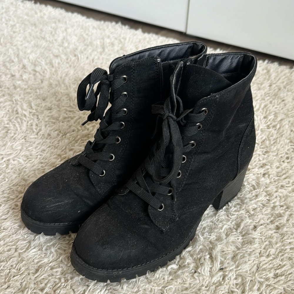 Bamboo black heeled boots